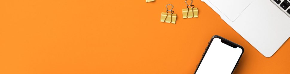 maquette-smartphone-vue-de-dessus-avec-fond-orange